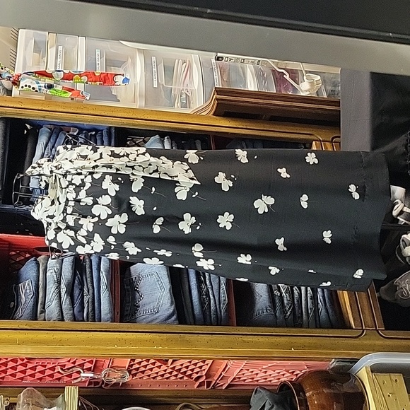 Ann Taylor women's  floral, lined mini...size 6P - Picture 2 of 11